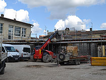 École maternelle Jean Jaurès : vue d'ensemble du bâtiment pendant les travaux - Agrandir l'image (fenêtre modale)